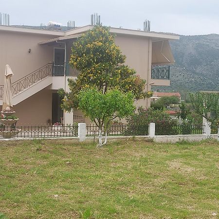 איגומניטסה Διαμέρισμα Μεντησ מראה חיצוני תמונה